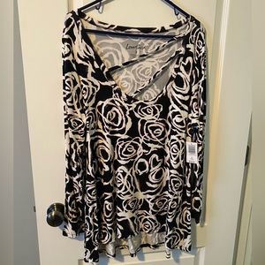 Torrid Lovesick 2X 2XL black white roses top long sleeve